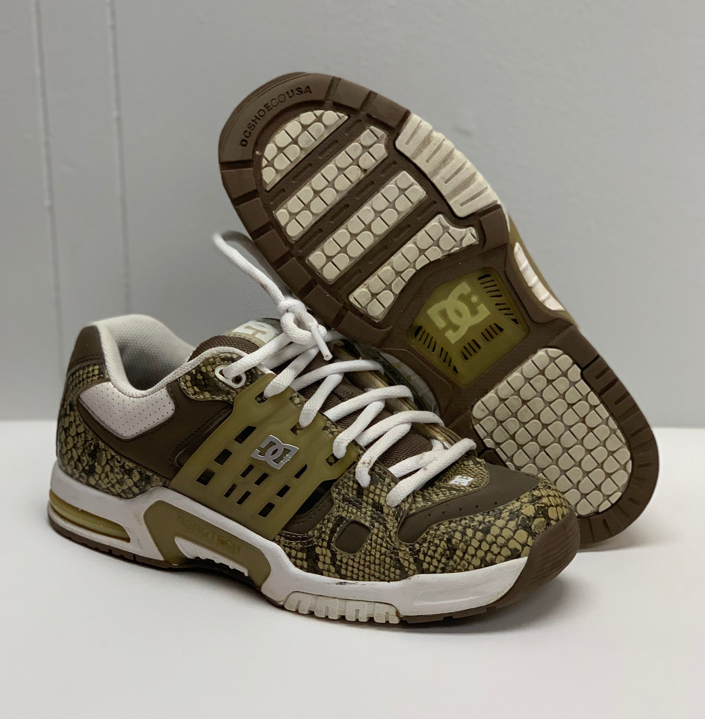 Vintage 00s DC Shoes Skateboarding AT-2 Aerotech Snakeskin/Brown/White Skate  Shoe Size 9 | Edgewood Collective